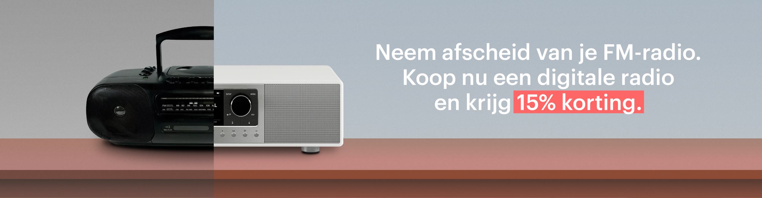 Een klassieke FM-radio maakt plaats voor een moderne digitale radio